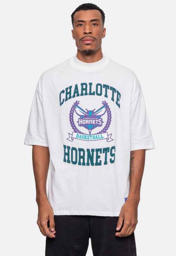 Camiseta NBA Oversized Armorial Charlotte Hornets Off White