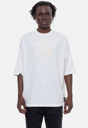 Camiseta NBA Masculina Logo Surton Off White